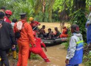 10 Warga Terjebak Banjir di Agam Berhasil Dievakuasi Tim SAR