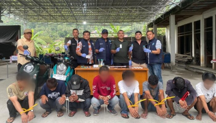 Gerebek Kampung Rawan Narkotika di Purus Padang, BNNP Sumbar Amankan 8 Terduga Penyalahgunaan Narkoba