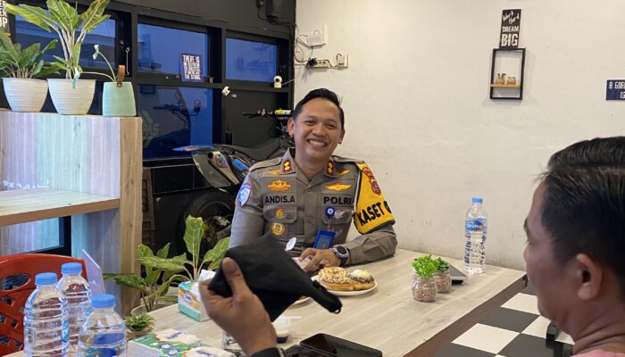 AKBP Andis, Kasat PJR Ditlantas Polda Sumbar, Edukasi Masyarakat dalam Rangka Operasi Zebra Singgalang 2025 melalui “Ngobrol Viral” bersama Citizen Journalist dan Sumbar Opini