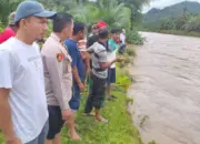 Warga Dilaporkan Hanyut saat Menyebrangi Sungai Kampung Akad
