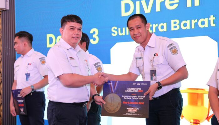 Humas KAI Divre II Sumbar Raih Juara 1 PPID Pelaksana Daerah Terbaik 2025