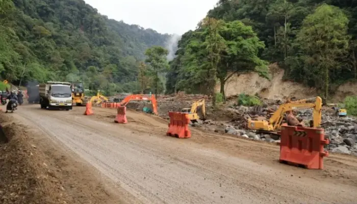 Kendaraan Roda Empat Bisa Lewati Lembah Anai Diperkirakan 16 Desember