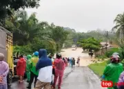 Banjir Putuskan Akses Vital Jalan Nasional Simpang Gudang–Padang Sawah di Agam