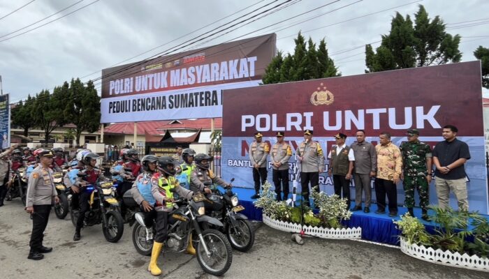 Percepat Pemulihan Pasca Bencana Sumbar, Wakapolri Lepas 50 Ton Bantuan Logistik di Padang Pariaman
