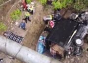 Mobil Masuk Jurang di Kelok Sembilan, Tujuh Orang Luka-luka