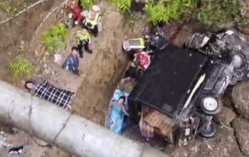 Mobil Masuk Jurang di Kelok Sembilan, Tujuh Orang Luka-luka