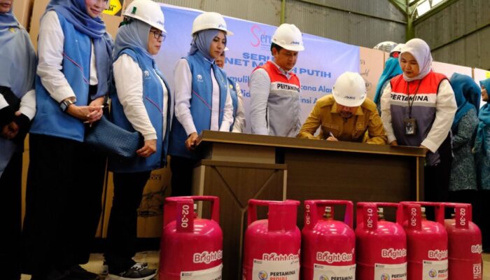 Pertamina dan SERUNI Serahkan Bantuan Air Bersih dan 1.577 Tabung Bright Gas bagi Warga Terdampak Bencana di Pidie Jaya