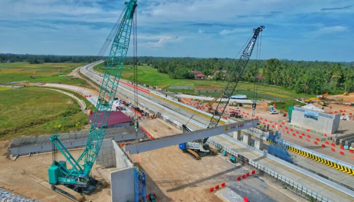 Erection Girder Tol Padang–Sicincin, Pengguna Jalan Diminta Perhatikan Rekayasa Lalu Lintas
